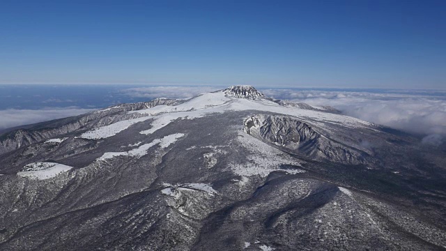 鸟瞰图白雪覆盖的哈拉山国家公园(联合国教科文组织世界遗产和著名的旅游目的地)，这是济州岛的地标视频素材