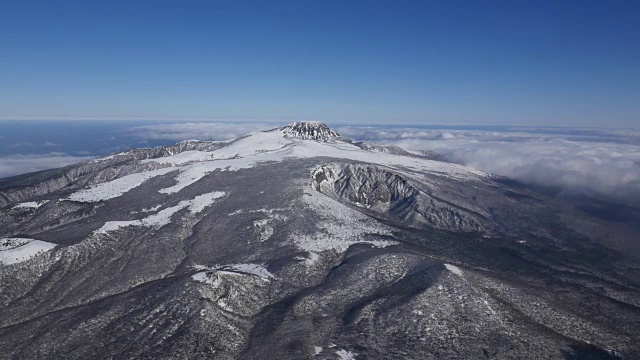 鸟瞰图白雪覆盖的哈拉山国家公园(联合国教科文组织世界遗产和著名的旅游目的地)，这是济州岛的地标视频素材