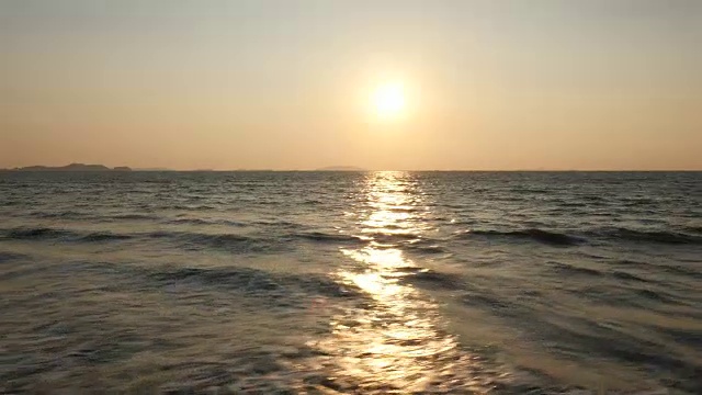 华城贡平杭港(热门旅游景点)海面上的夕阳视频素材