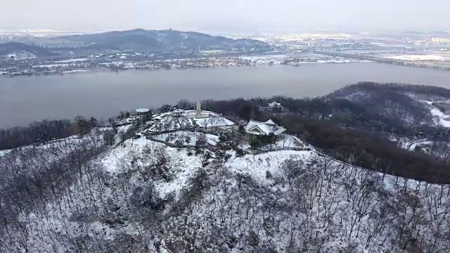 Haengjusanseong炮台雪景鸟瞰图(韩国56号国家历史遗址和传统文化景点)视频素材