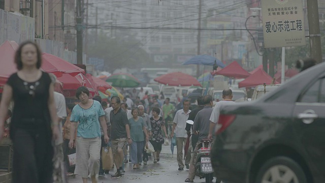 MS SLO MO中国上海繁忙的本地市场视频素材