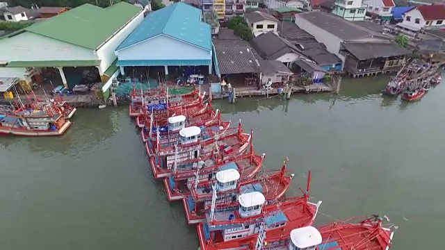 泰国渔村鸟瞰图视频素材