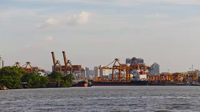 时光流逝湄南河俯瞰客轮视频素材