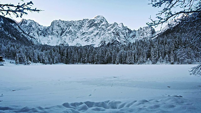 四季山谷湖视频素材