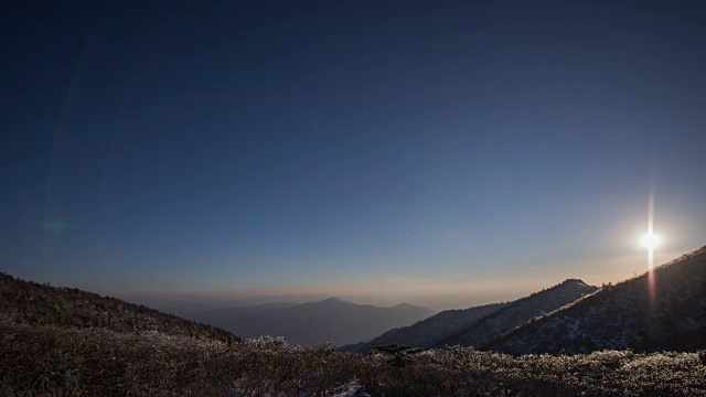 大清峰和大清峰(雪山国家公园的最高峰)黎明时分的雪景视频素材