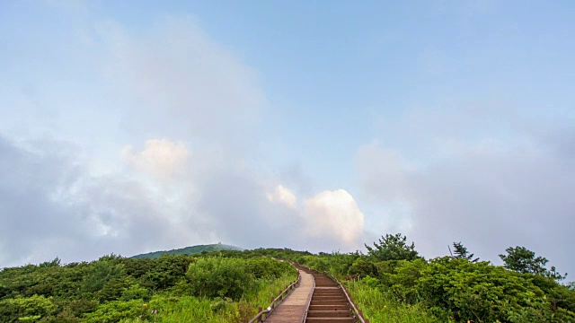 基里山国家公园(韩国著名旅游景点)登山路线的延时拍摄视频素材