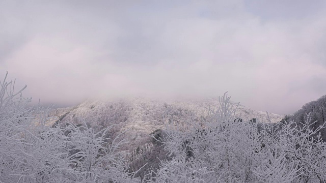 江陵安班德乡山上的延时雪景视频素材