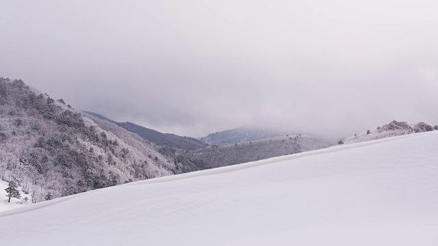 江陵安班德乡山上的延时雪景视频素材