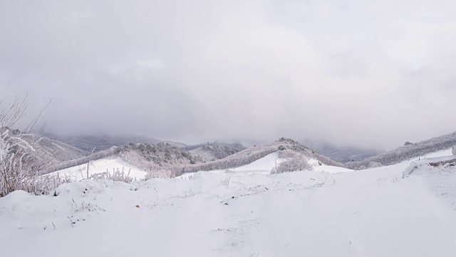 江陵安班德乡山上的延时雪景视频素材