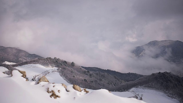 江陵安班德乡山上的延时雪景视频素材