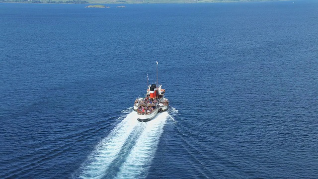 MS AERIAL DS拍摄于MV Waverley划桨轮船巡航在西海岸/马尔，阿盖尔和比特岛，苏格兰视频素材