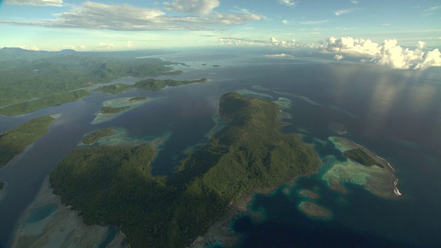 热带海岸，海湾和珊瑚礁，瓜达尔卡纳尔岛，所罗门群岛视频素材