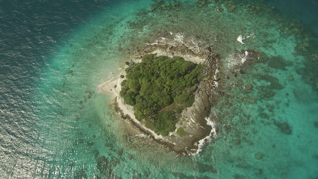 热带岛屿，珊瑚礁和浅水泻湖，朗伊罗，法属波利尼西亚视频素材