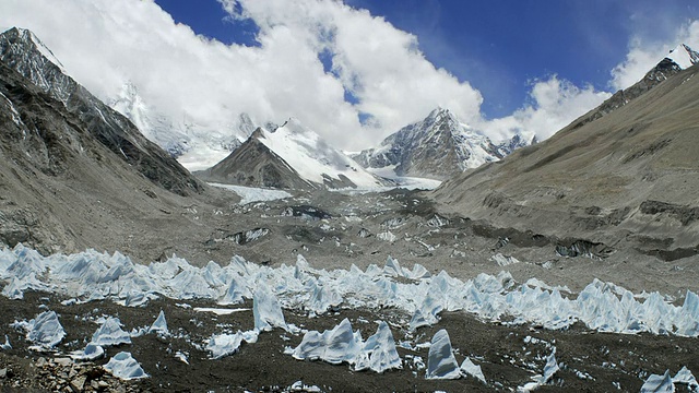 中国西藏，喜马拉雅山和冰川上的云视频素材