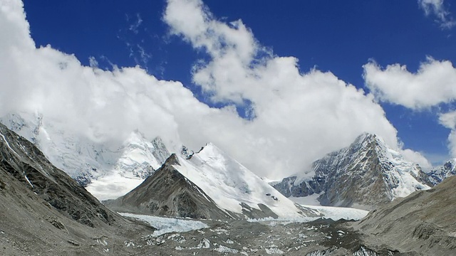 中国西藏，喜马拉雅山和冰川上的云视频素材