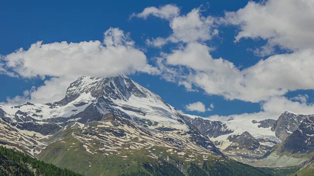 瑞士桑内加地区(热门旅游目的地)的阿尔卑斯山延时拍摄视频素材