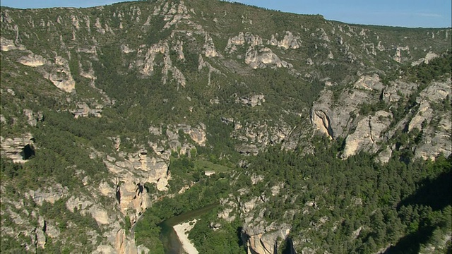 穿过阿米尔附近的杜塔恩峡谷视频素材