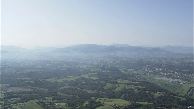 庇里牛斯山的距离视频素材