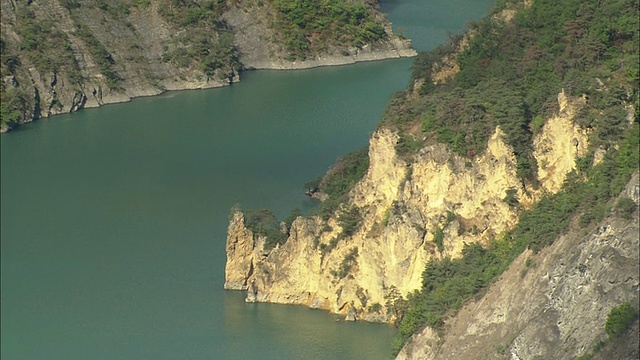 德古河和岩层视频素材