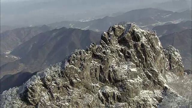 鸟瞰图的积雪覆盖的沃洛克山国家公园视频素材