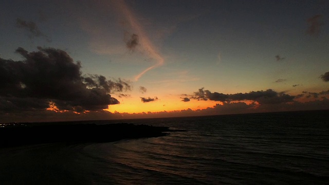 热带海域上空日出的航拍照片视频素材