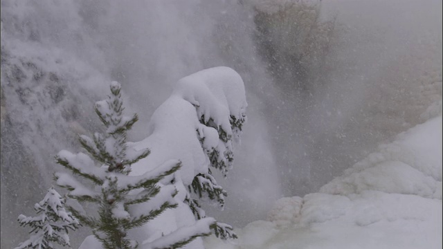 雪瀑，黄石公园，美国视频素材