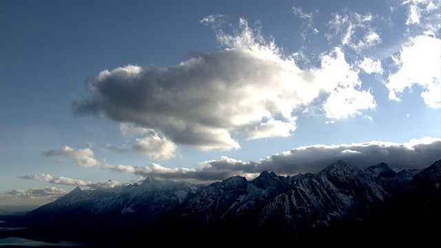 赛道上的雪山山峰，黄石，美国视频素材