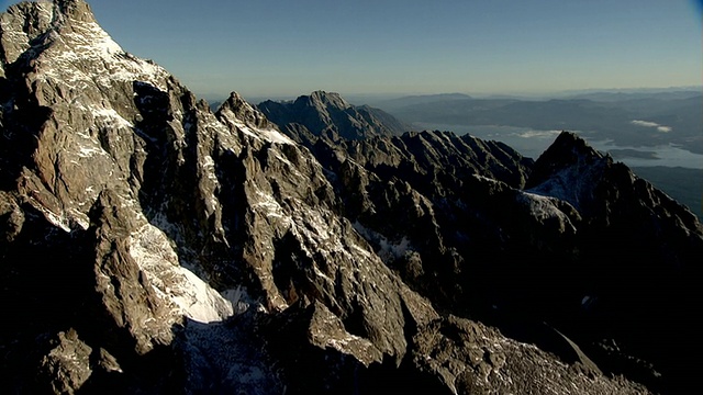 赛道上的雪山山峰，黄石，美国视频素材