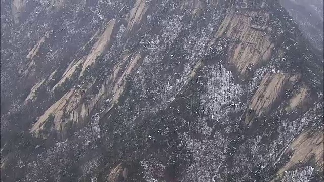 鸟瞰图的积雪覆盖的沃洛克山国家公园视频素材