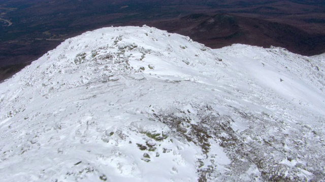 雪覆盖着拉斐特山的山峰。视频素材