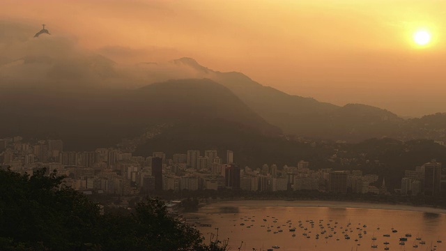 AerialåÊshot ofåÊcity景观和bayåÊof里约热内卢de Janeiro，巴西。视频素材