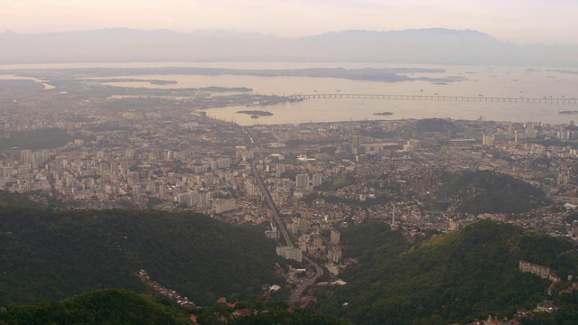 航拍城市规划和道路-里约热内卢de Janeiro，巴西。视频素材