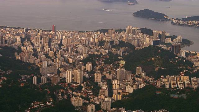 高清晰度空中全景里约热内卢的城市景观和景观。视频素材