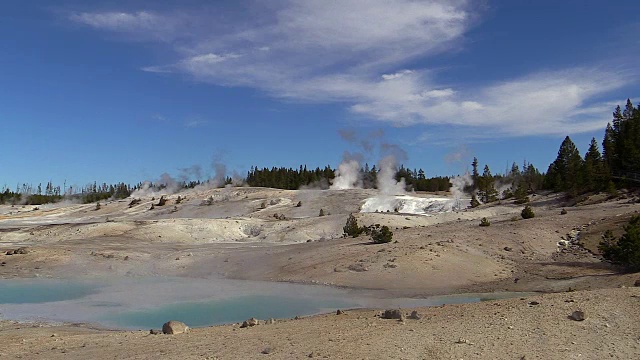 诺里斯间歇泉盆地景观，秋季在黄石国家公园视频素材