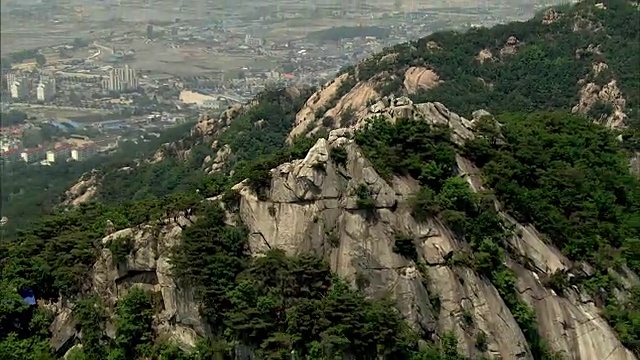 龙骨山山顶鸟瞰图视频素材