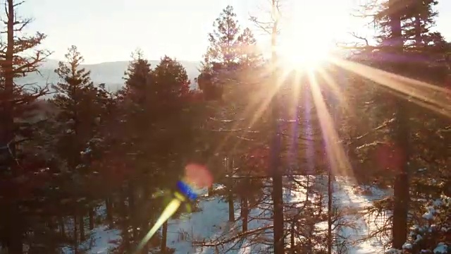 美国新墨西哥州陶斯市，在雪原中升起的旭日视频素材