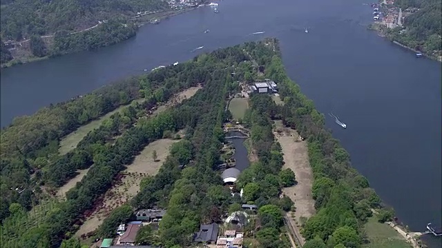 鸟瞰图namisom岛和河流景观视频素材