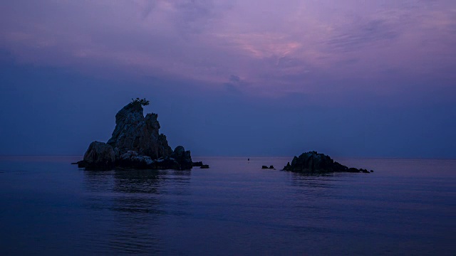 东海(韩国东海岸)从夜晚到清晨的延时海景视频素材