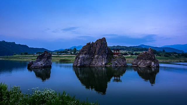 从白天到晚上延时拍摄Dodamsambong Rocks(丹阳八大风景区)视频素材