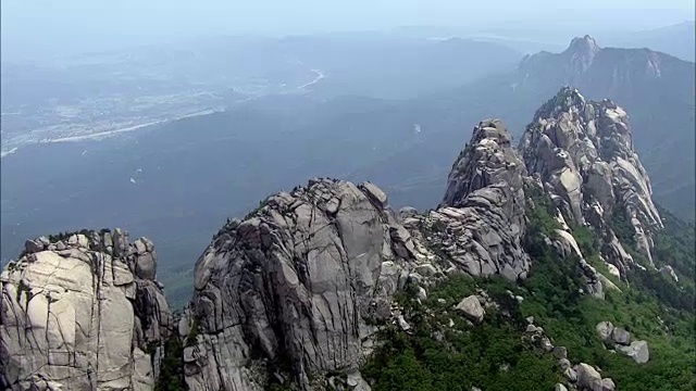 鸟瞰图的蔚山岩雪山在束草视频素材