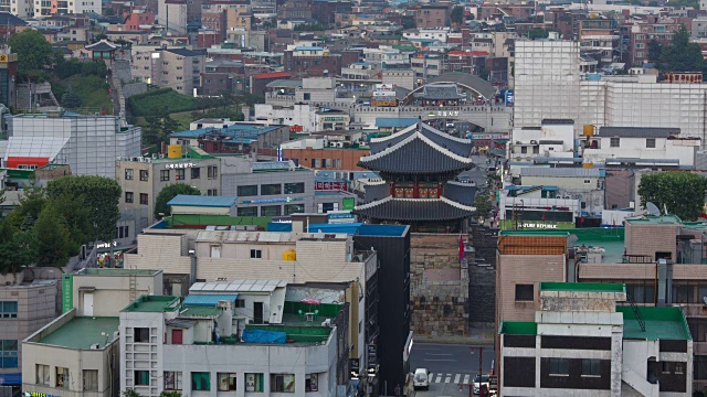 水原华城城堡地区的帕尔达门(联合国教科文组织遗产)视频素材