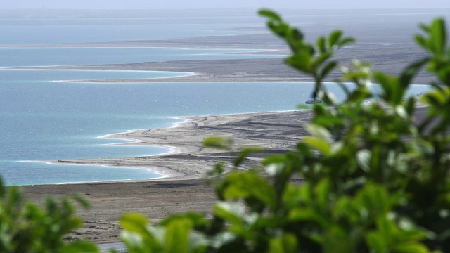 死海海岸线的免版税视频片段在以色列用红色以4k拍摄。视频素材