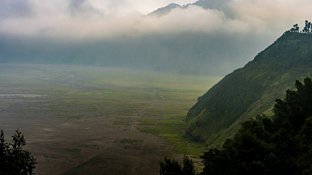 时间流逝运动雾在早上的布罗莫山视频素材