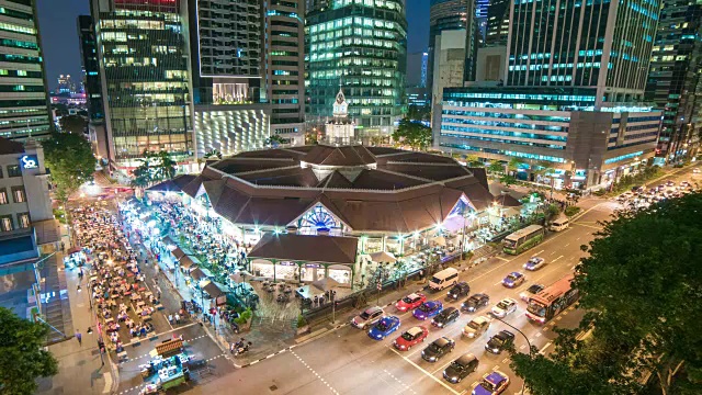 新加坡直落亚耶街市老巴刹小贩中心的夜景视频下载