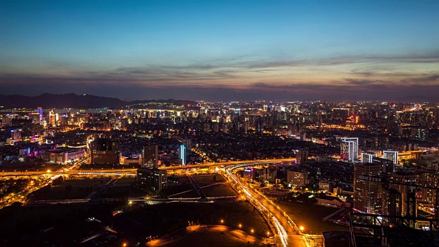 从白天到夜晚的4K延时:照亮杭州夜景，浙江，中国视频素材