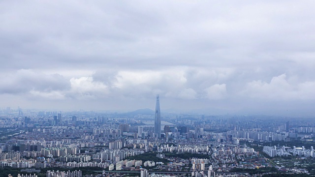 首尔市景与乐天世界大厦在Jamsil视频素材