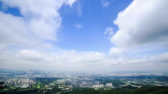 首尔市景与乐天世界大厦在Jamsil视频素材