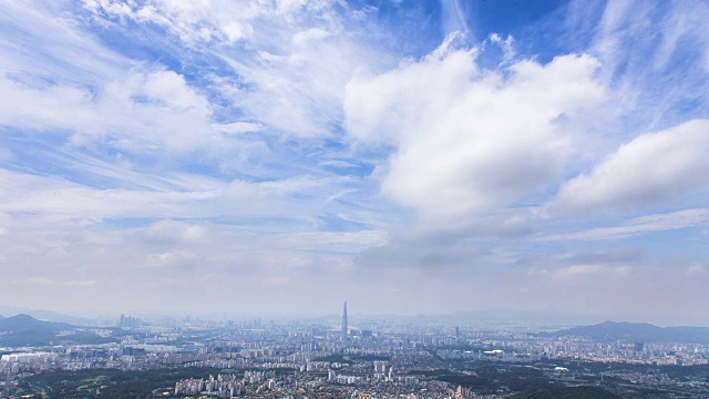 首尔市景与乐天世界大厦在Jamsil视频素材