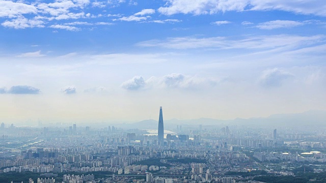 首尔市景与乐天世界大厦在Jamsil视频素材