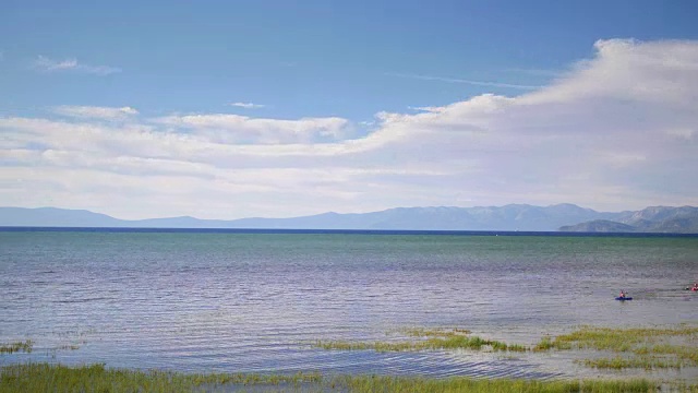 太浩湖和多云天空的时间流逝视频素材